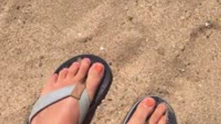 Squeels Bondage Adventure - My Feet In The Sand