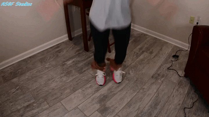 Amateur Soles Giantess And Footjobs - *custom scraps* Worship sweaty MILF FEET!! - MP4