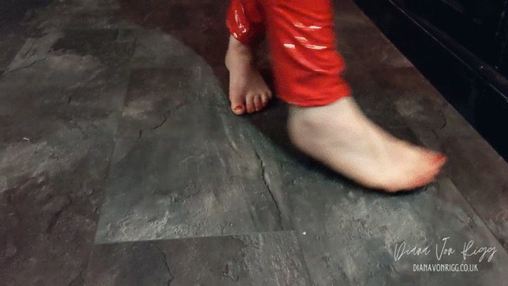 Diana Von Rigg - Caught Perving Over My Dirty Feet!!