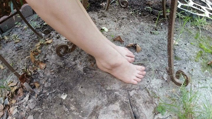 Moulan Rouge - Josies Dirty Feet