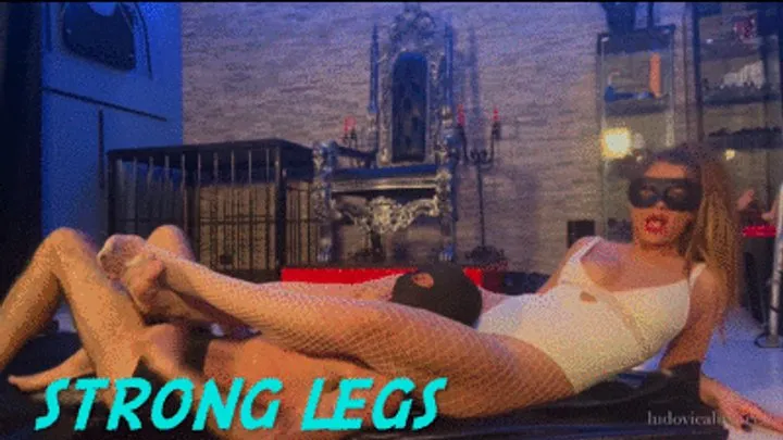 Mistress Ludovica Luxury - STRONG LEGS -FULL HD MP4