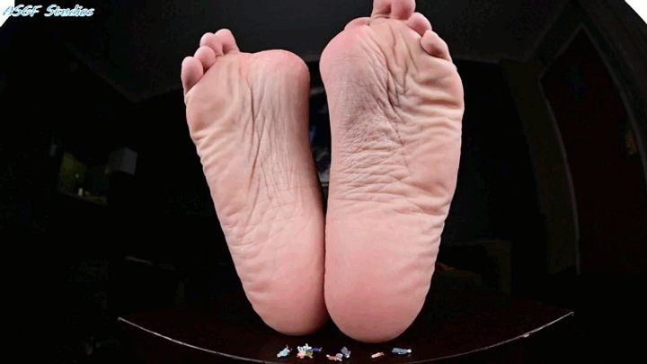 Amateur Soles Giantess And Footjobs - SMD crush a thon part 4 - MP4
