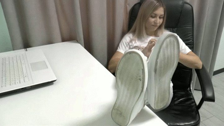 Walhalla Street - My feet are on the table next to your face MP4 HD 720p