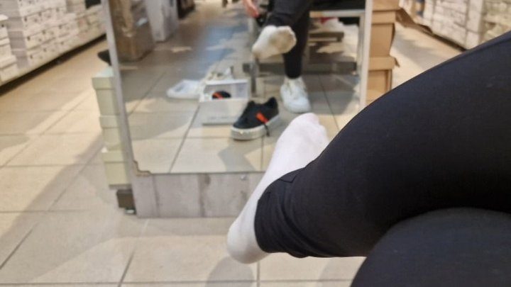 Nicoletta Embassi - Dirty and wet socks in the store 4K