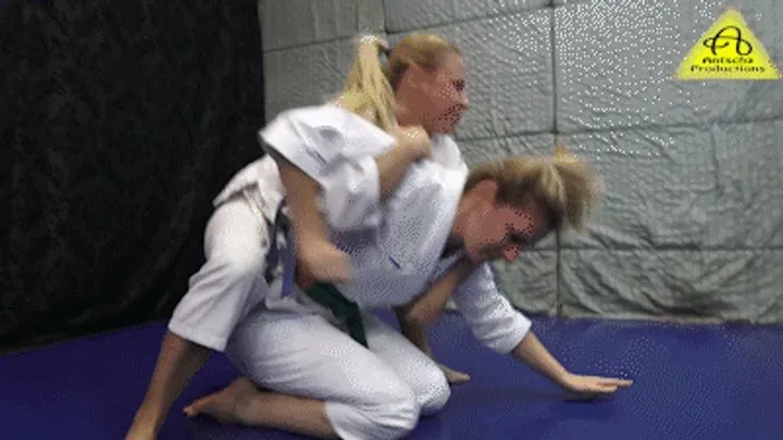 Antschas Wrestling And Fetish Store - Viktória vs Nikki judo GI
