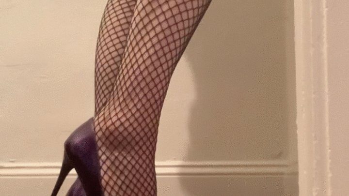 Size13 Worship - Hot Long Legs and Big Feet in Fishnets