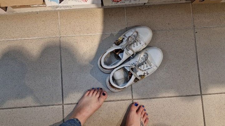 Nicoletta Embassi - Dirty sweaty feet for sneakers to try 4K avi