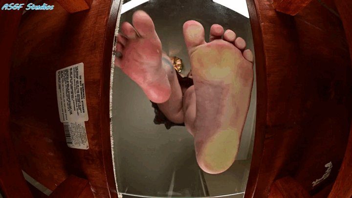 Amateur Soles Giantess And Footjobs - Carrie takes care of lil stepbro - MOV
