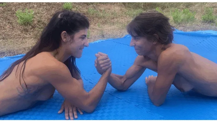Protein Wrestling - Part 1 Bianca Blance vs Kiniku in a nude arm wrestling