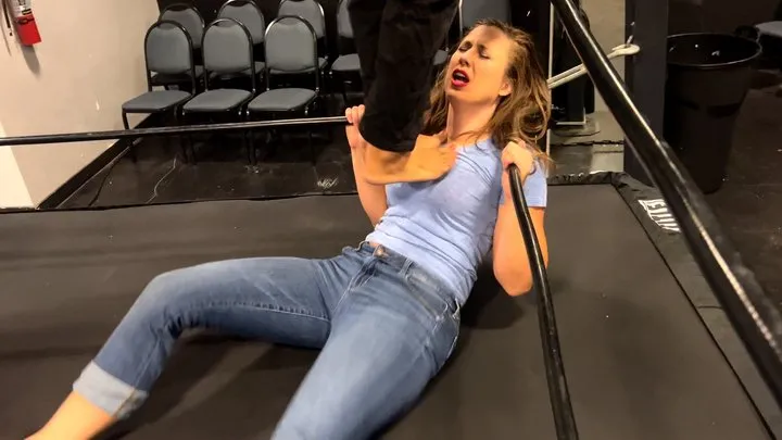 Butt Wrestling Inc - Barefoot Battle