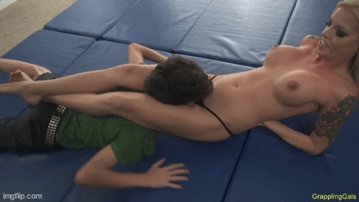 Grappling Gals - GR 391 Bella Ink vs Brad mp4