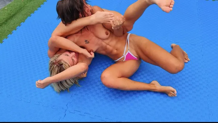 Protein Wrestling - Pamela Strong vs Kiniku in a topless competitive wrestling match