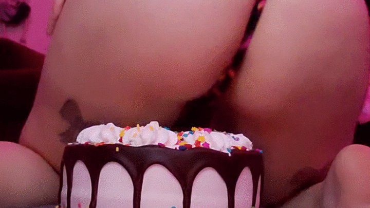 Hungry Hannah's Rodeo - Raw Footage of My First Cake Sit