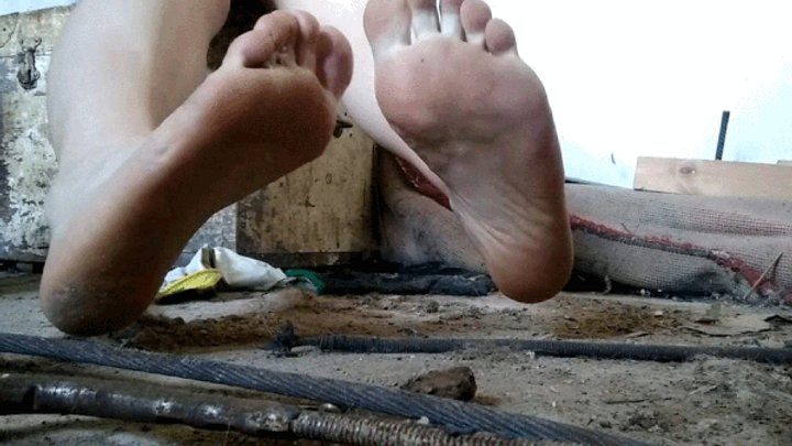 Forgetmenot - dirty bare feet
