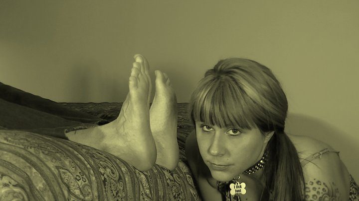 My Masters Feet - Classic: Olga under feet (mp4)