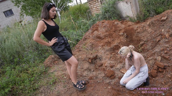 Licking Girls Feet - JANE - You need to beg my dirty feet (HD)