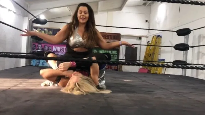 Bad Girls Wrestling - Stink face dominating moves match