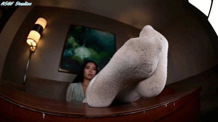 Amateur Soles Giantess And Footjobs - Jen slow sneaker removal and dirty sock tease pt 2 - MP4
