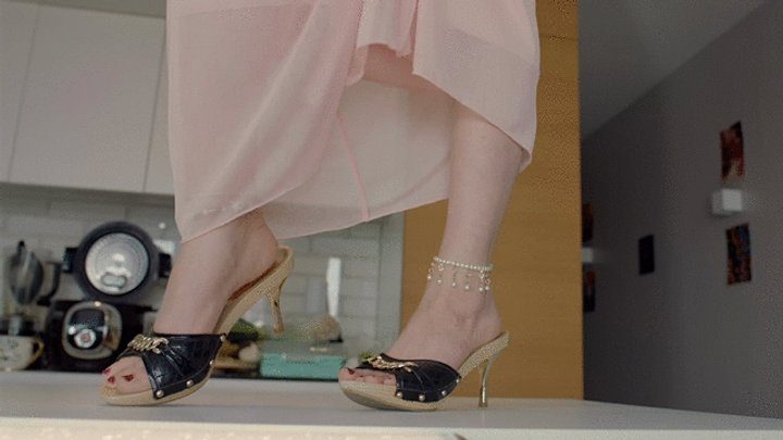 Polish Mistress Clips - Goddess Lisa From Ukraine - Black Golden Chain Mules - Full - HD 2560x1440
