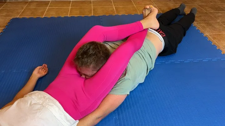 Mean Asian Wife Facesitting - Cruel Head Scissors Smother In Pink Leggings (WMV)
