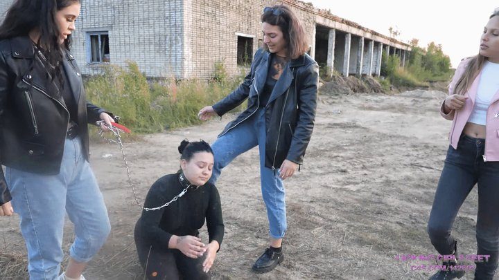 Servants For Girls - JANE, NICOLE and PAMELA - You only deserve to eat dirt! (4K)