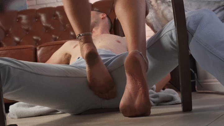 Polish Mistress Clips - Stella Enjoys Kicking Balls And Foot Domination For A First Time - Full - HD 2560x1440