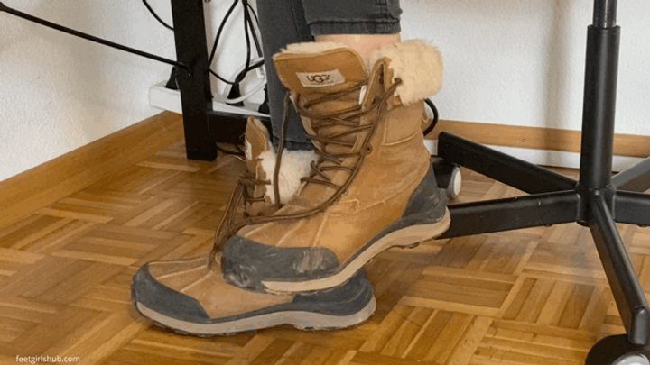 Pretty Dirty Foot Girls - WEARING HER UGG ADIRONDACK BOOTS ON A HOT DAY - MP4 Mobile Version