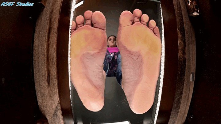 Amateur Soles Giantess And Footjobs - Terra Mizu barefoot SQUASH! Part 2 - MP4