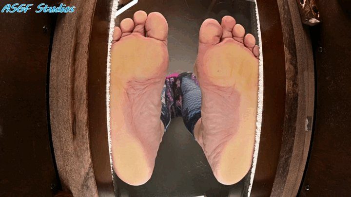 Amateur Soles Giantess And Footjobs - Terra Mizu unaware of the husband below!! - MP4