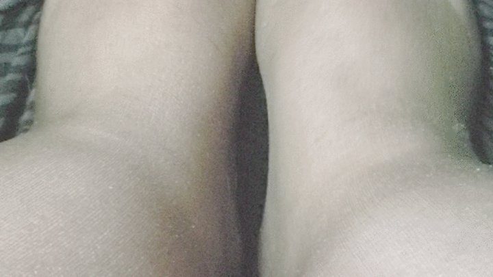 Fluffybunny_zz - Bunny feeties!!
