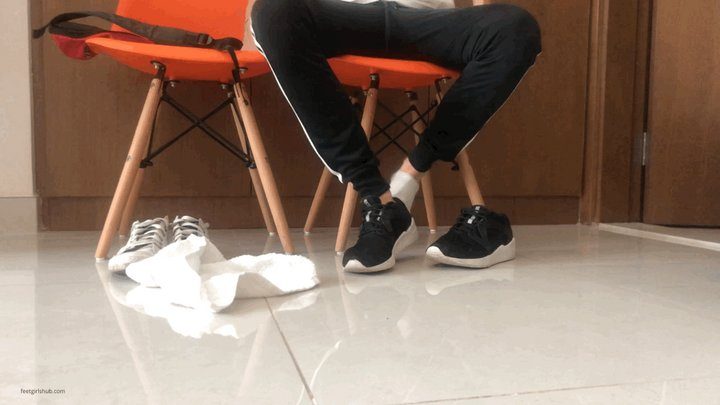 Pretty Dirty Foot Girls - POST WORKOUT FUNGUS FEET ITCHY FEET AND TERRIBLE SMELL - MOV HD