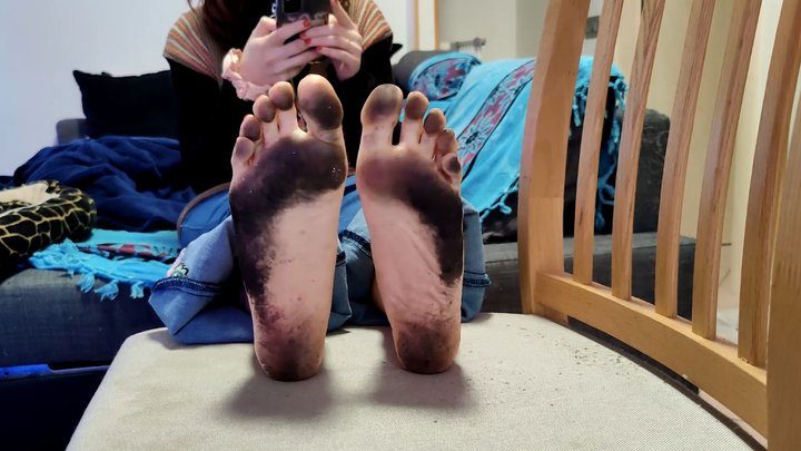 Miss Zetamoon - Using my slave as a doormat for my dirty feet