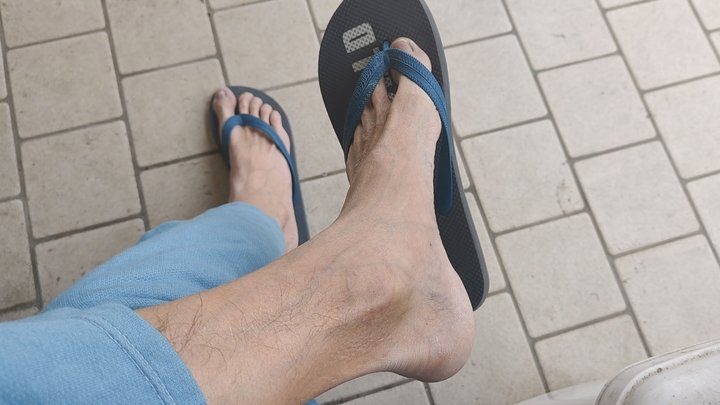 Salvatrix Crucifix - Dangling and shoeplay with rubber flip flops - soles and heels (avi)
