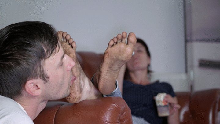 Custom Clips - Weronika - Dirty Feet Feeding - Day 01 - Part 02 - HD 2560x1440