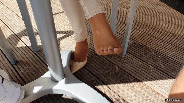 Helenas Feet High Heels Tights Legs - Shoe theft in the restaurant and tickling my feet HD wmv 1920x1080