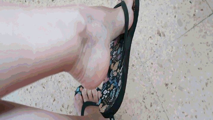 Bonnie And Clyde - Dangling flip flops WMV(1280*720)HD