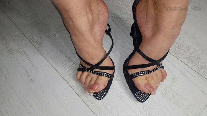 Goddess Nika - Mesmerized With Arched Feet