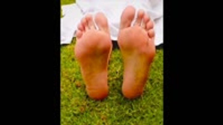 Priscila Young Footjobs - MOMMYS MILF SOLES ON THE GRASS