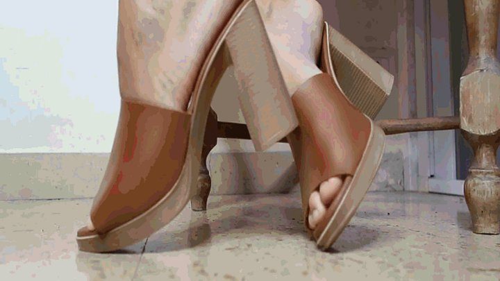 Bonnie And Clyde - Bonnie's big feet AVI(1280*720)HD