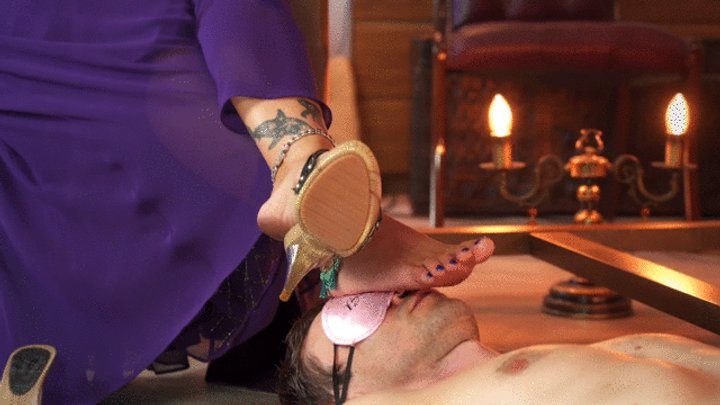 Dominant Femine - The Princess Khaleesi - Reading A Book And Slave Serving His Lady Dirty Feet - Full - HD 1920x1080