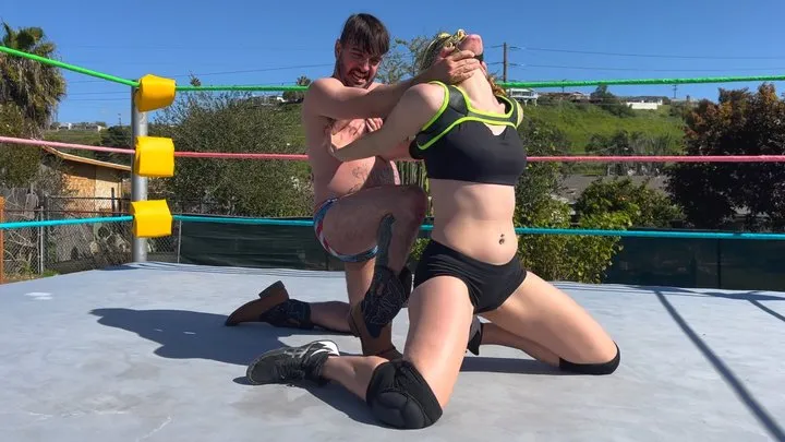 Butt Wrestling Inc - Newcomer Tessa Battles Bill