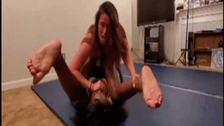 Straddle Videos - SP 256 If I can't have you,,,,,featuring Megan Jones and Paris Love Part 2