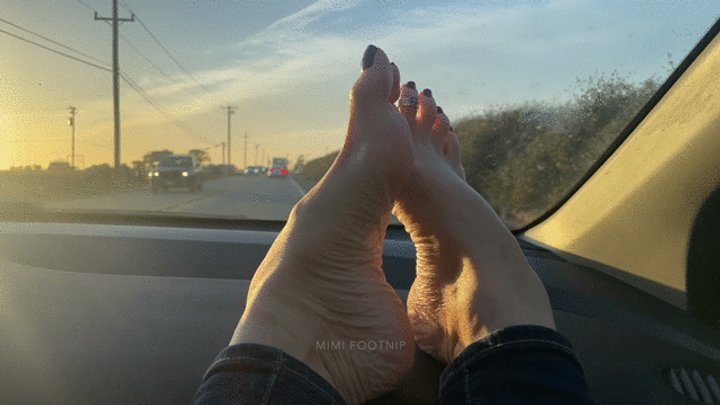 Mimi Footnip - Sexy Feet on the Dash