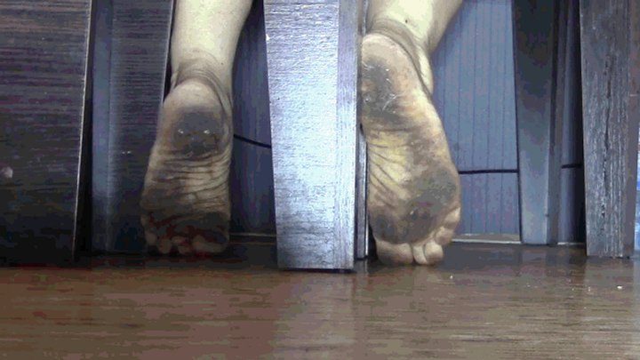 Malena - All day walking barefoot on the floor