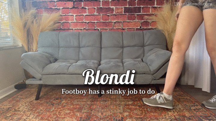 Iwantblondi - Footboy has a stinky job to do