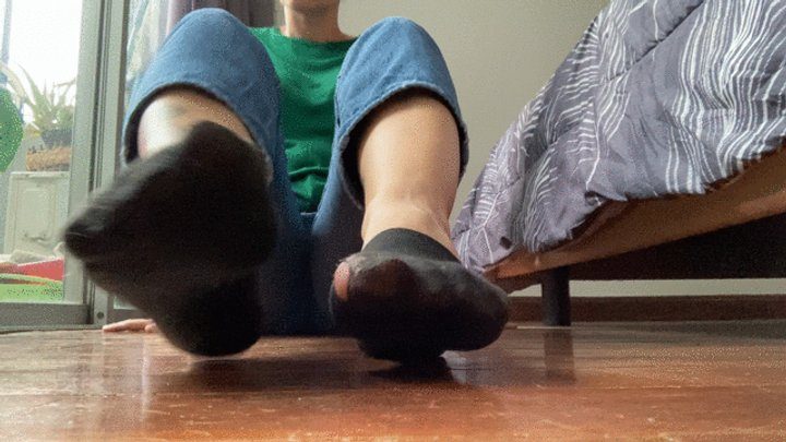 Wonders_feet - RIPPED SOCKS REMOVAL