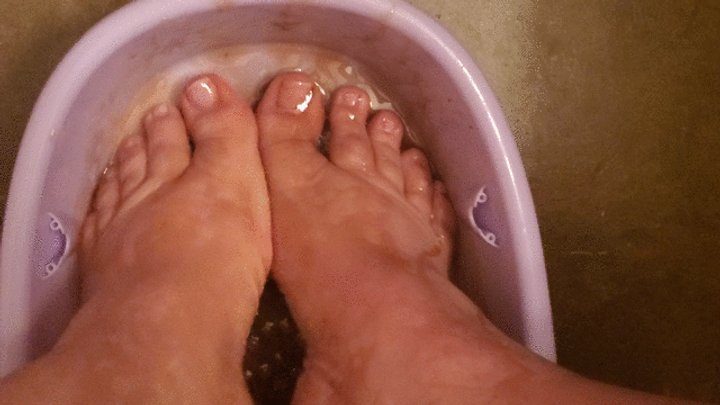 Gordita Reina's Kingdom - WAM BIG GIANT LATINA FEET SIZE 12 BBW