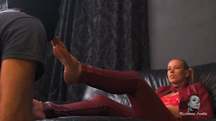 Cruel Anettes Fetish Store - Dirty feet inside his mouth HD MP4