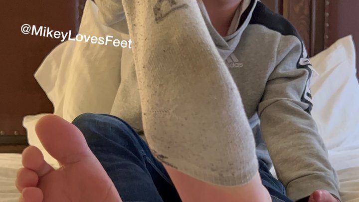 Mikeylovesfeet- Male Feet And Gay F - Kyle's Foot Tease- Male Feet, Gay Foot Fetish