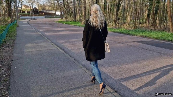 Helenas Feet High Heels Tights Legs - sweaty dirty pantyhose feet in the park HD mp4 1920x1080